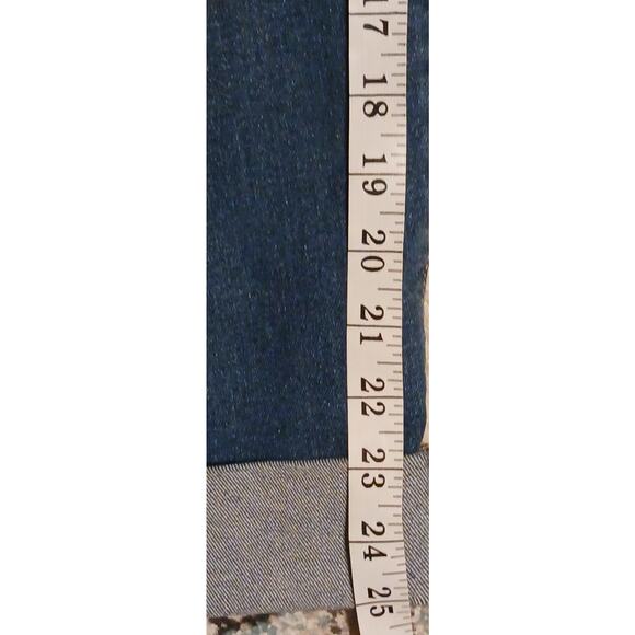 Signature Levi's Strauss Womens Cuffed Cropped Jeans Distressed Sz 12 31Wx25L - Picture 4 of 10